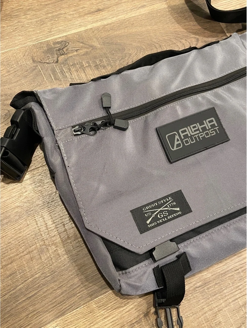 Alpha Outpost Messenger Bag Zip Buckle Satchel Pockets Hook and Loop M
